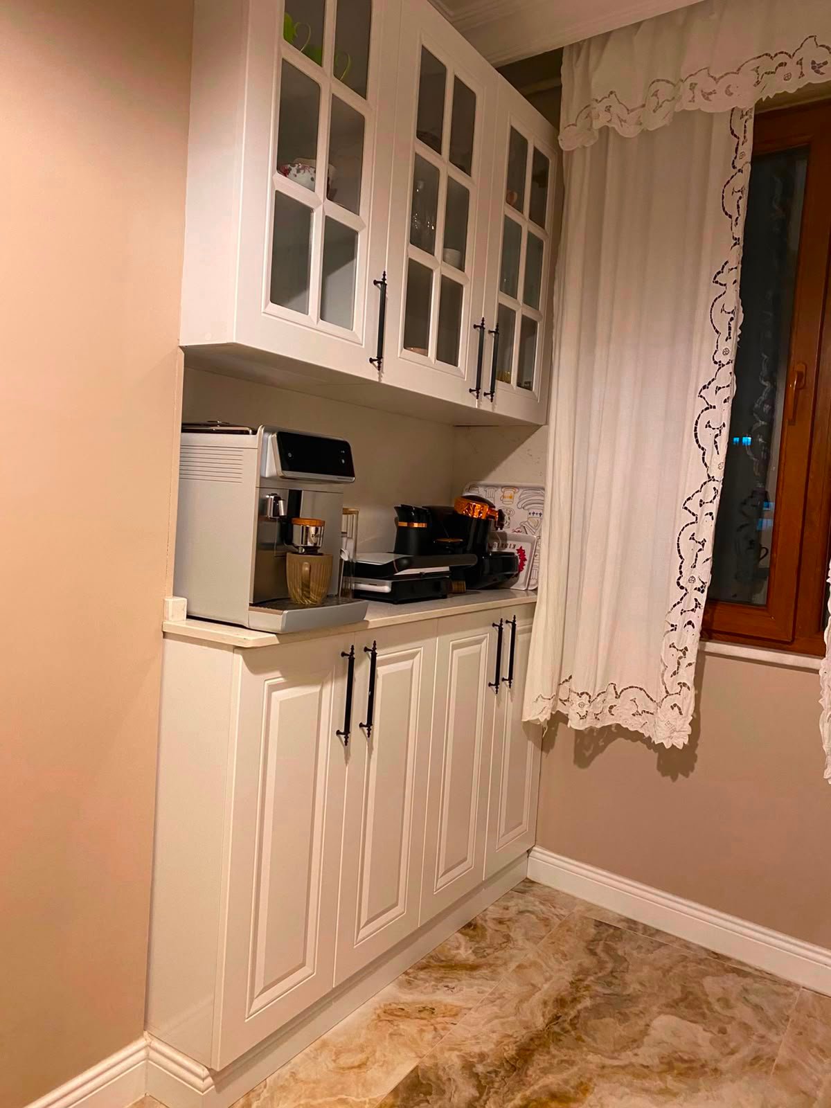 Kadıköy Eski Dairelerde Mutfak Yenileme: Tesisat ve Dar Merdiven Çözümleri
